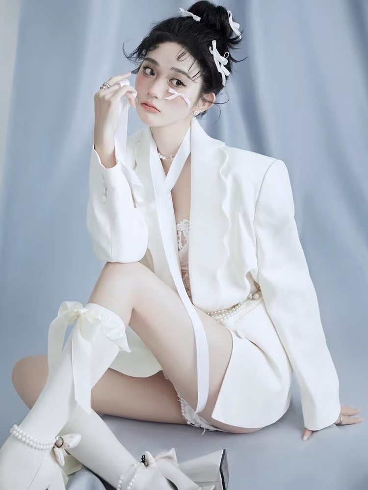 Studio Photography Suit White  - Ethnic Clothing & Online Fashion Store Khaadi Us reseña y precio